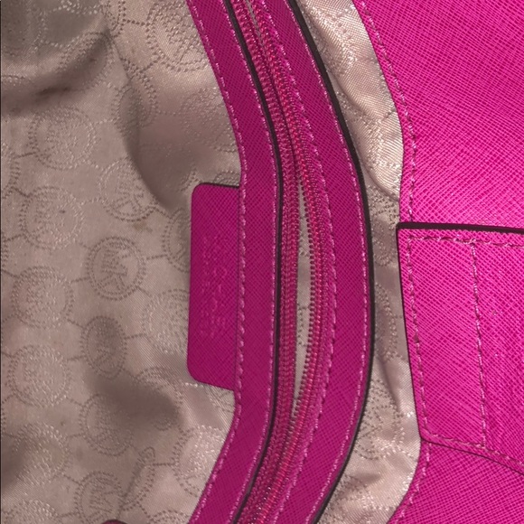 Michael kors purse - Picture 2 of 3